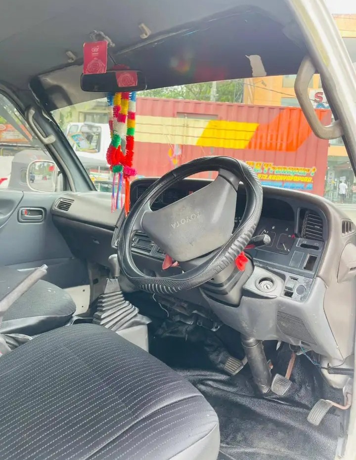 Toyota Hiace 1989 - பயன்படுத்தப்பட்டது வேன் sale in Sri Lanka - patpat.lk