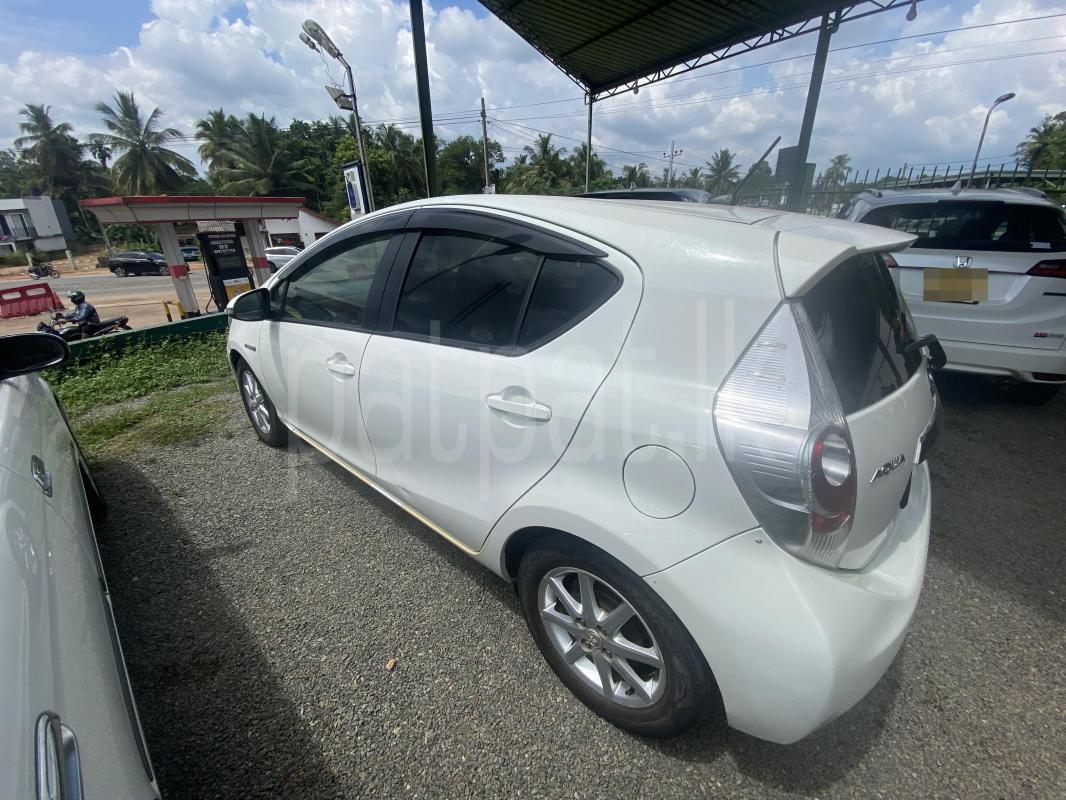 Toyota Aqua 2013 - பயன்படுத்தப்பட்டது கார் sale in Sri Lanka - patpat.lk