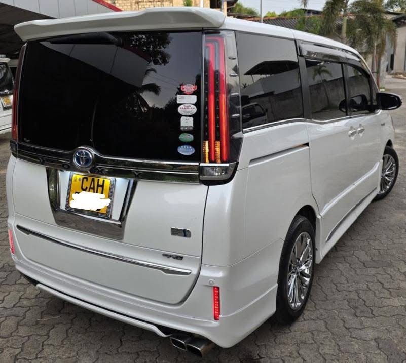 Toyota Voxy 2015 - பயன்படுத்தப்பட்டது வேன் sale in Sri Lanka - patpat.lk
