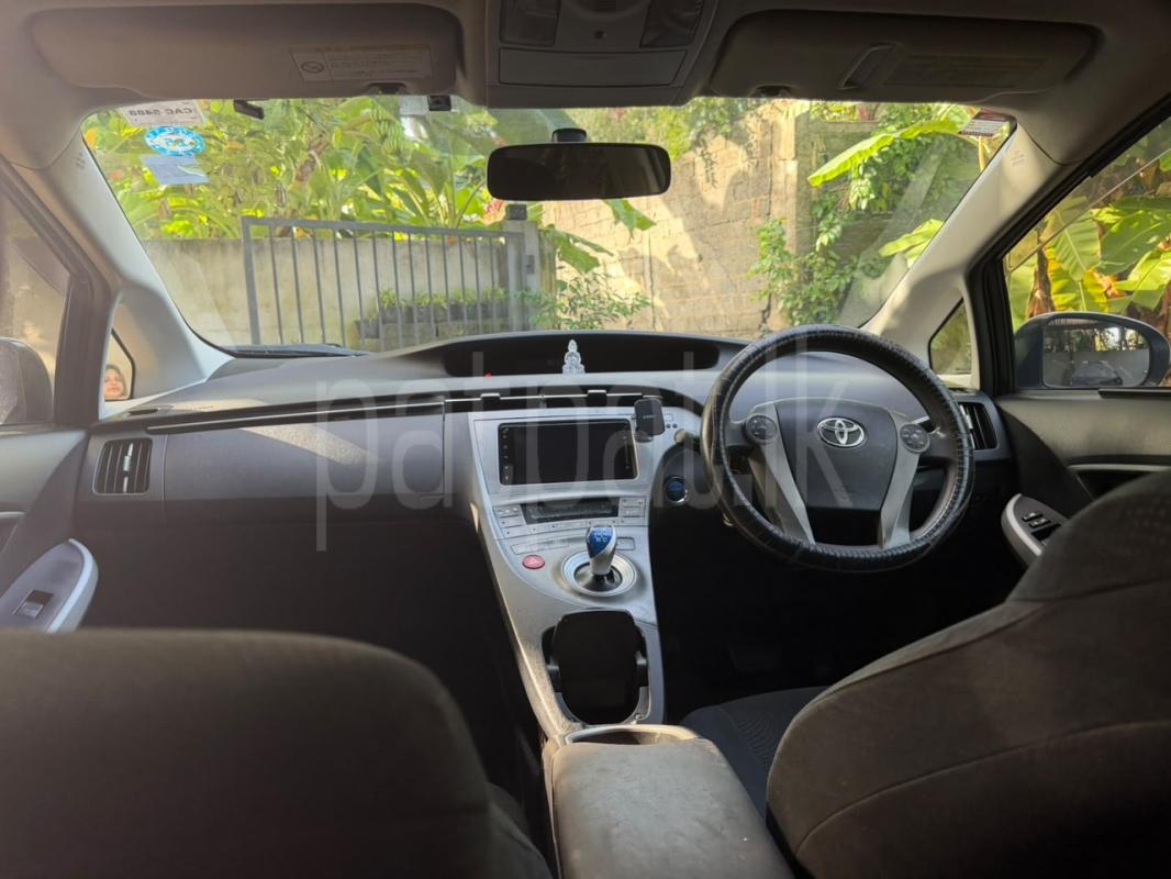Toyota Prius 2013 - மறுசீரமைக்கப்பட்டது கார் sale in Sri Lanka - patpat.lk