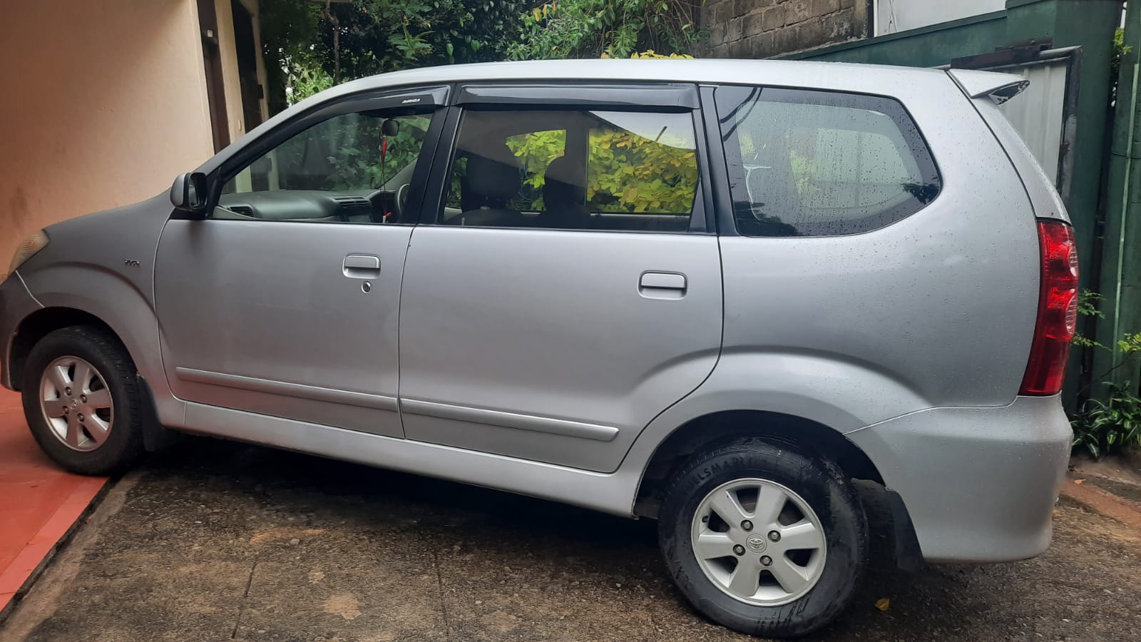 Toyota Avanza 2011 - பயன்படுத்தப்பட்டது வேன் sale in Sri Lanka - patpat.lk
