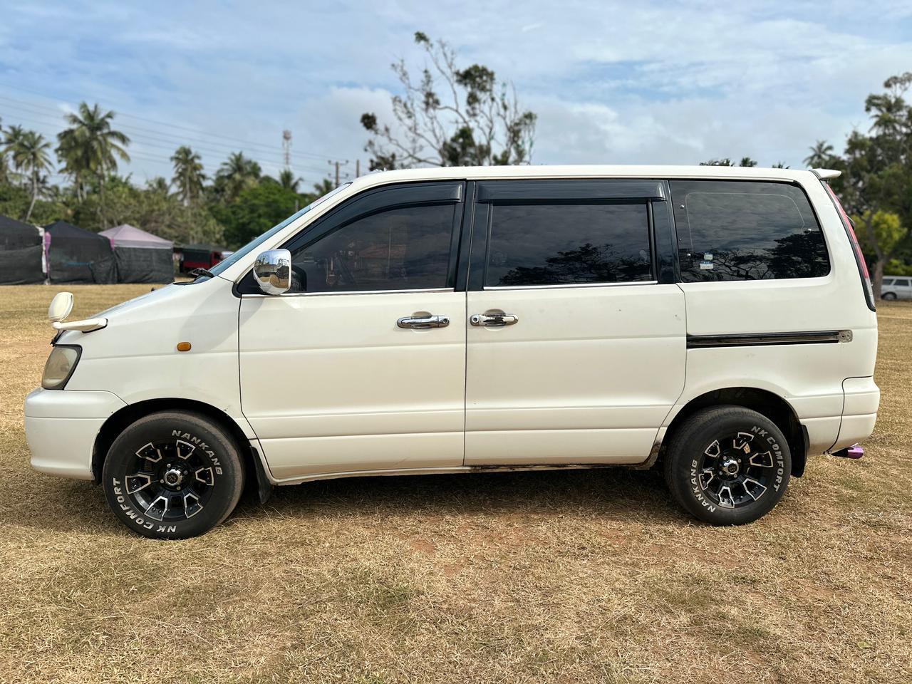 Toyota Noah 1999 - பயன்படுத்தப்பட்டது வேன் sale in Sri Lanka - patpat.lk