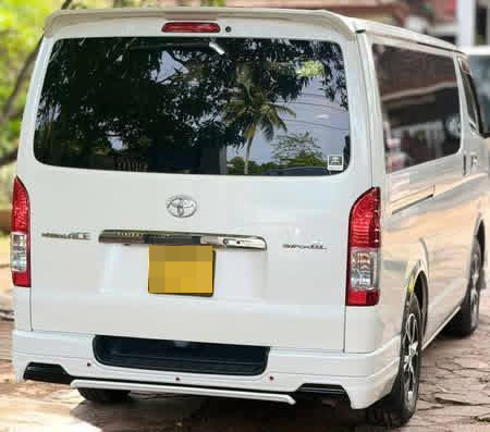 Toyota Hiace 2016 - භාවිතා කරන ලද වෑන් රථය sale in Sri Lanka - patpat.lk