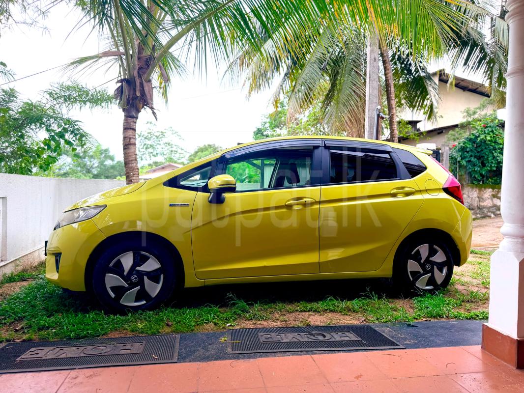 Honda Fit 2015 - பயன்படுத்தப்பட்டது கார் sale in Sri Lanka - patpat.lk