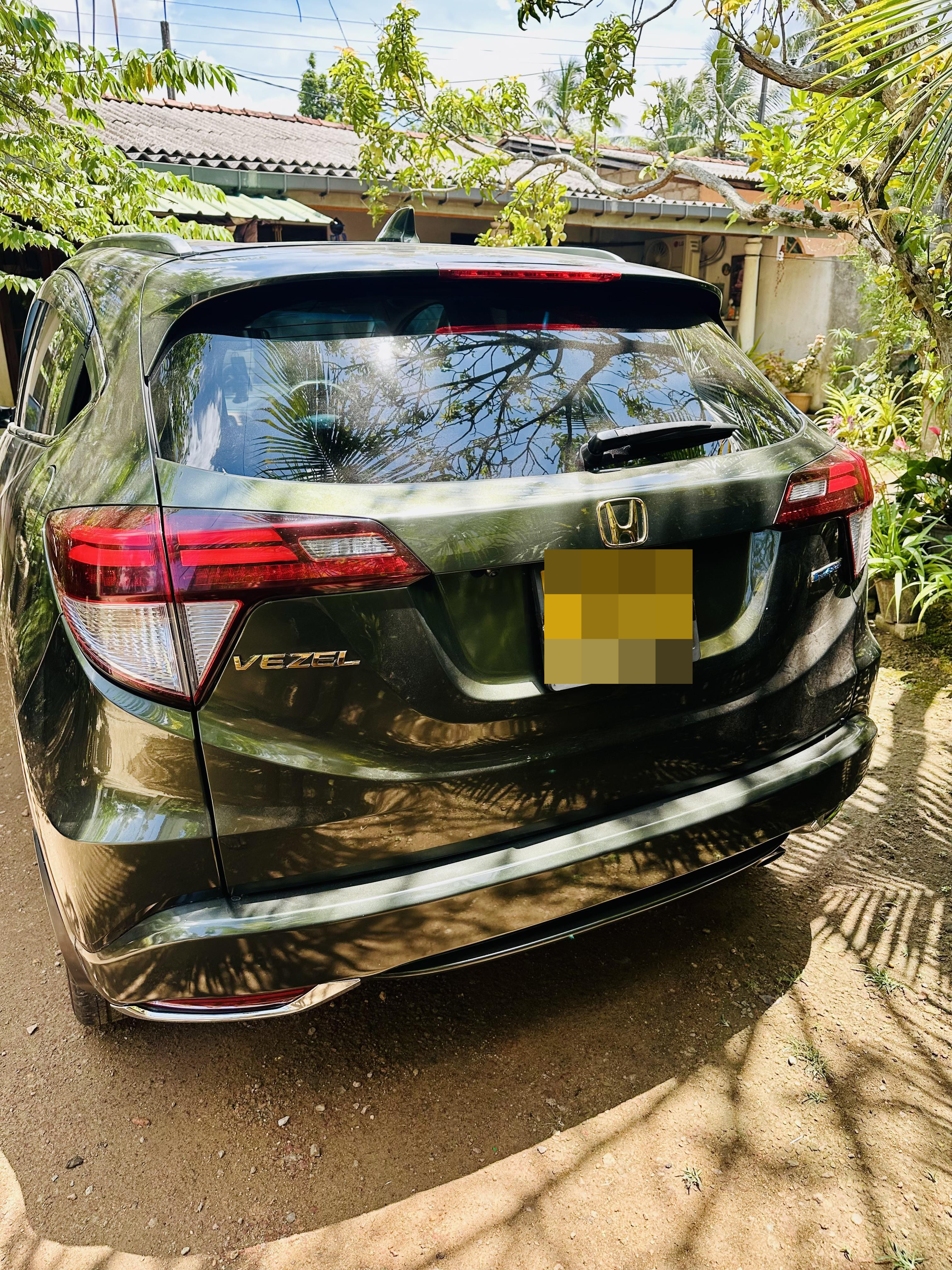 Honda Vezel 2014 - Used SUV sale in Sri Lanka - patpat.lk
