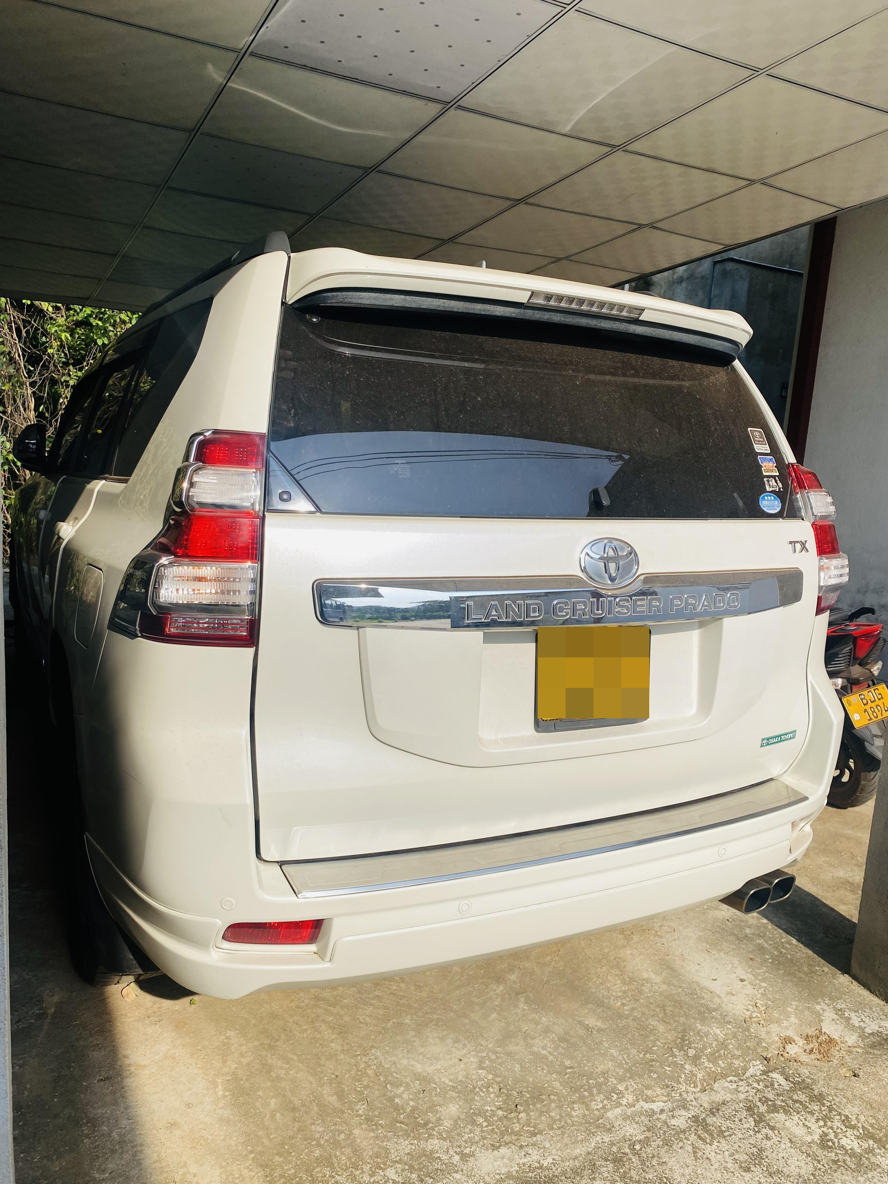 Toyota Land Cruiser Prado 2017 - பயன்படுத்தப்பட்டது SUV sale in Sri Lanka - patpat.lk