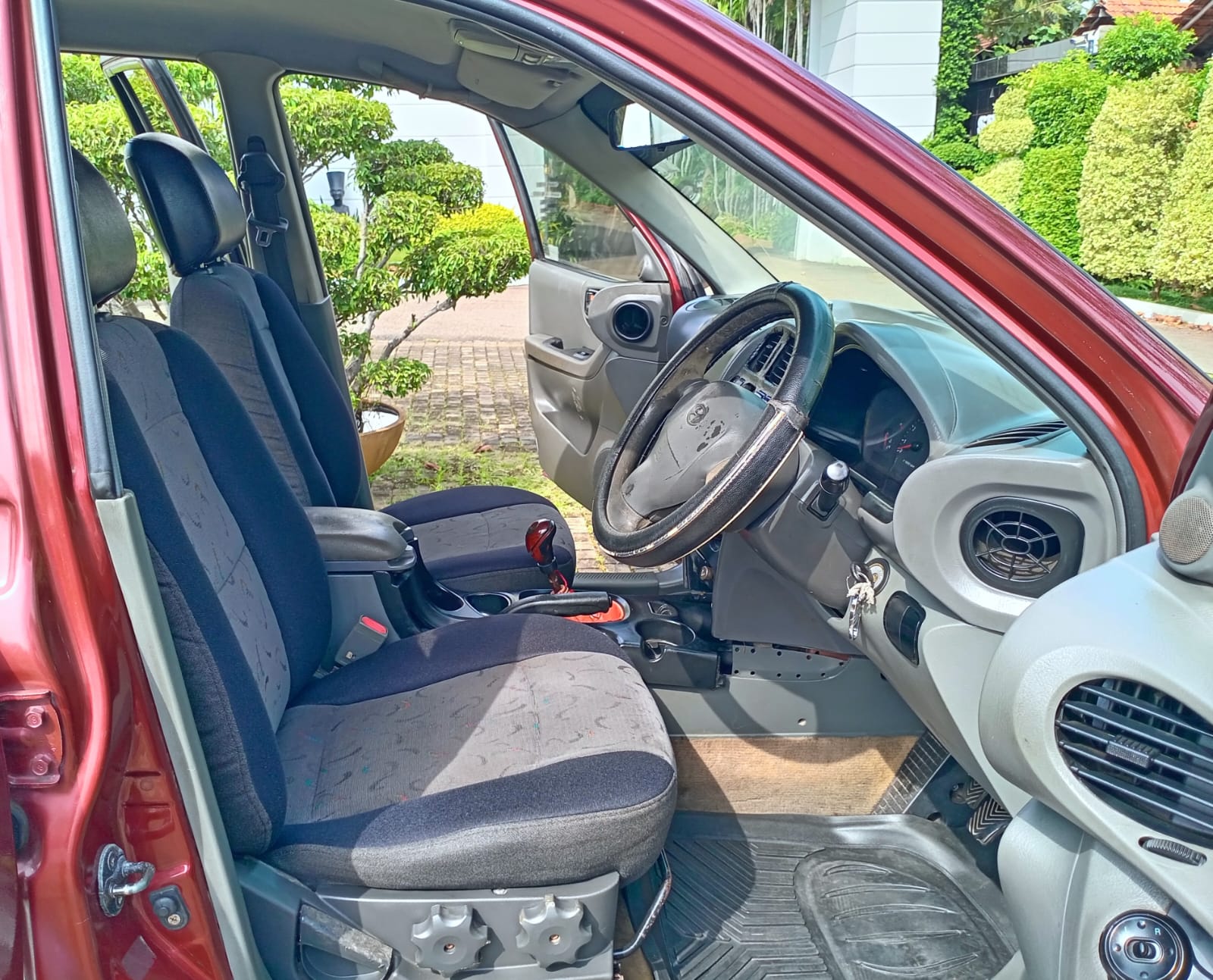 Hyundai Santa Fe 2004 - Used SUV sale in Sri Lanka - patpat.lk