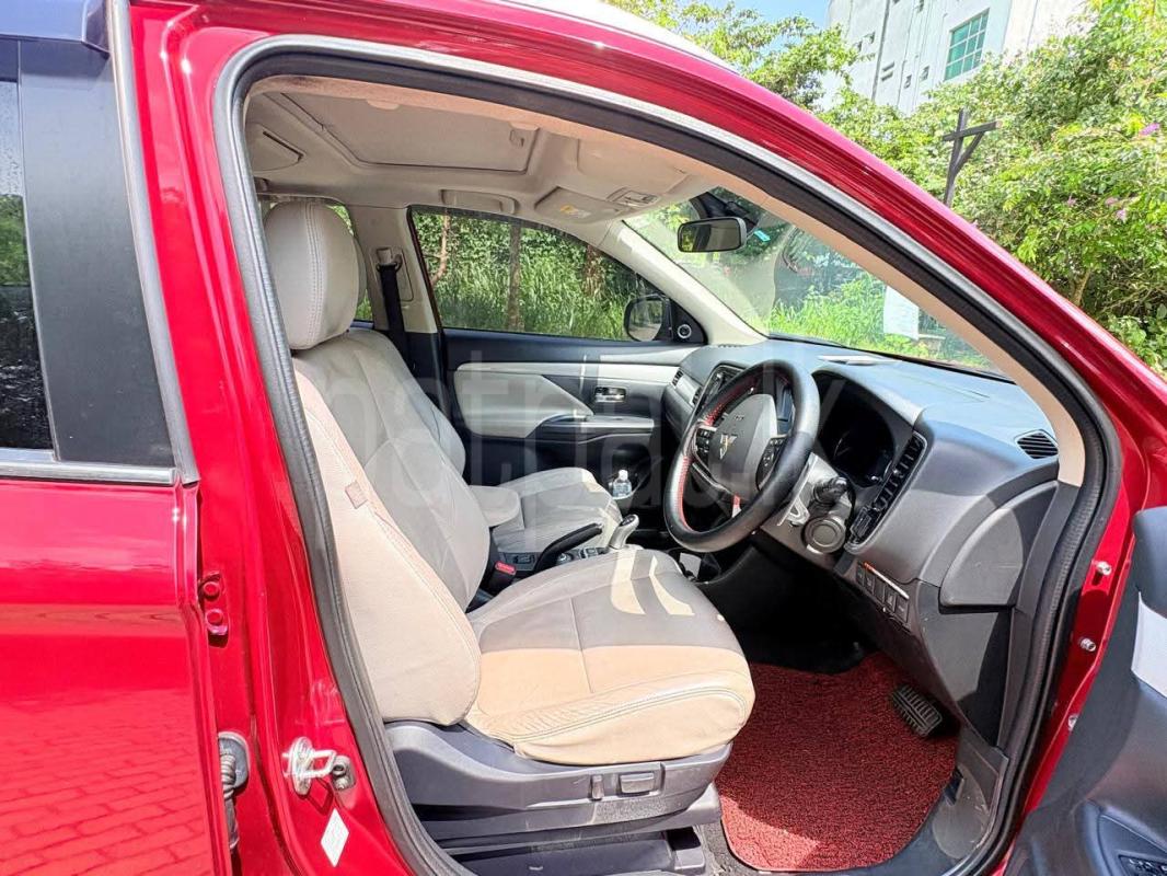 Mitsubishi Outlander 2015 - பயன்படுத்தப்பட்டது SUV sale in Sri Lanka - patpat.lk