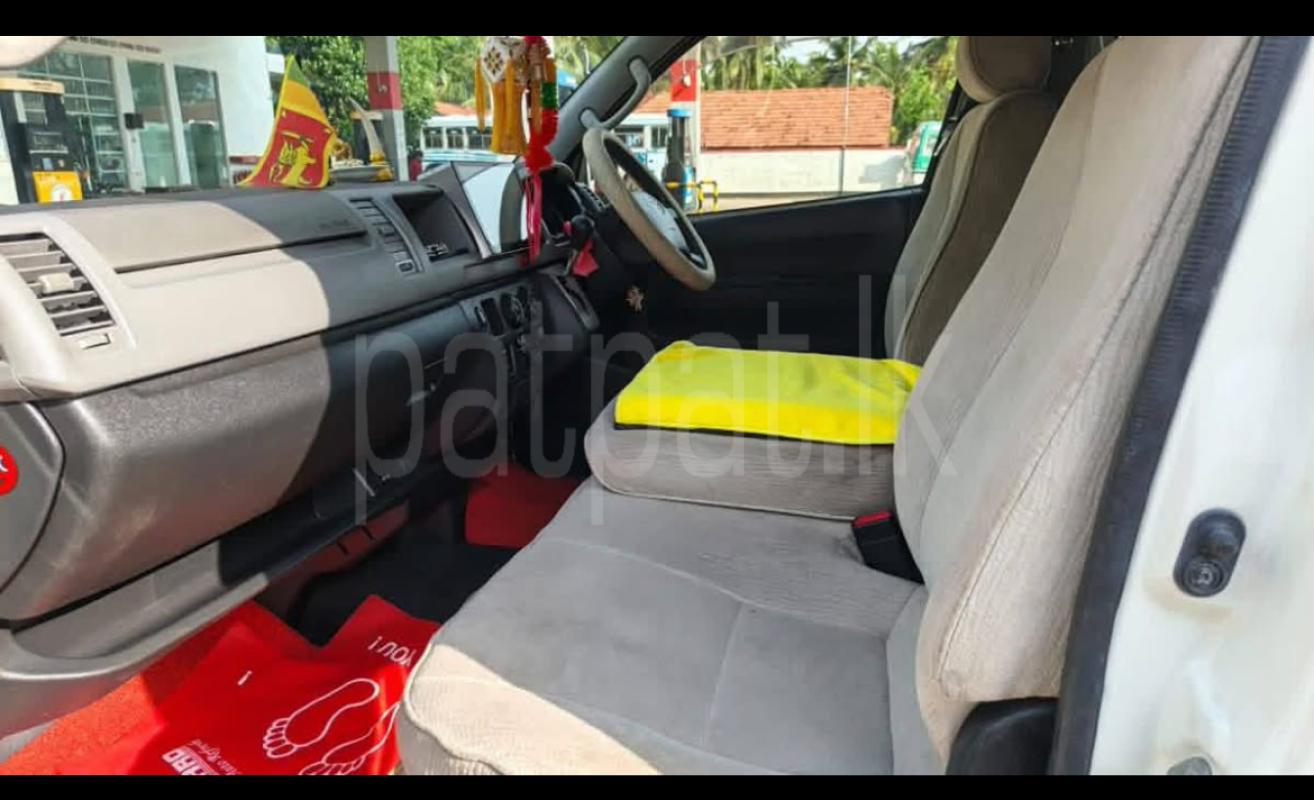 Toyota Hiace 2012 - பயன்படுத்தப்பட்டது வேன் sale in Sri Lanka - patpat.lk