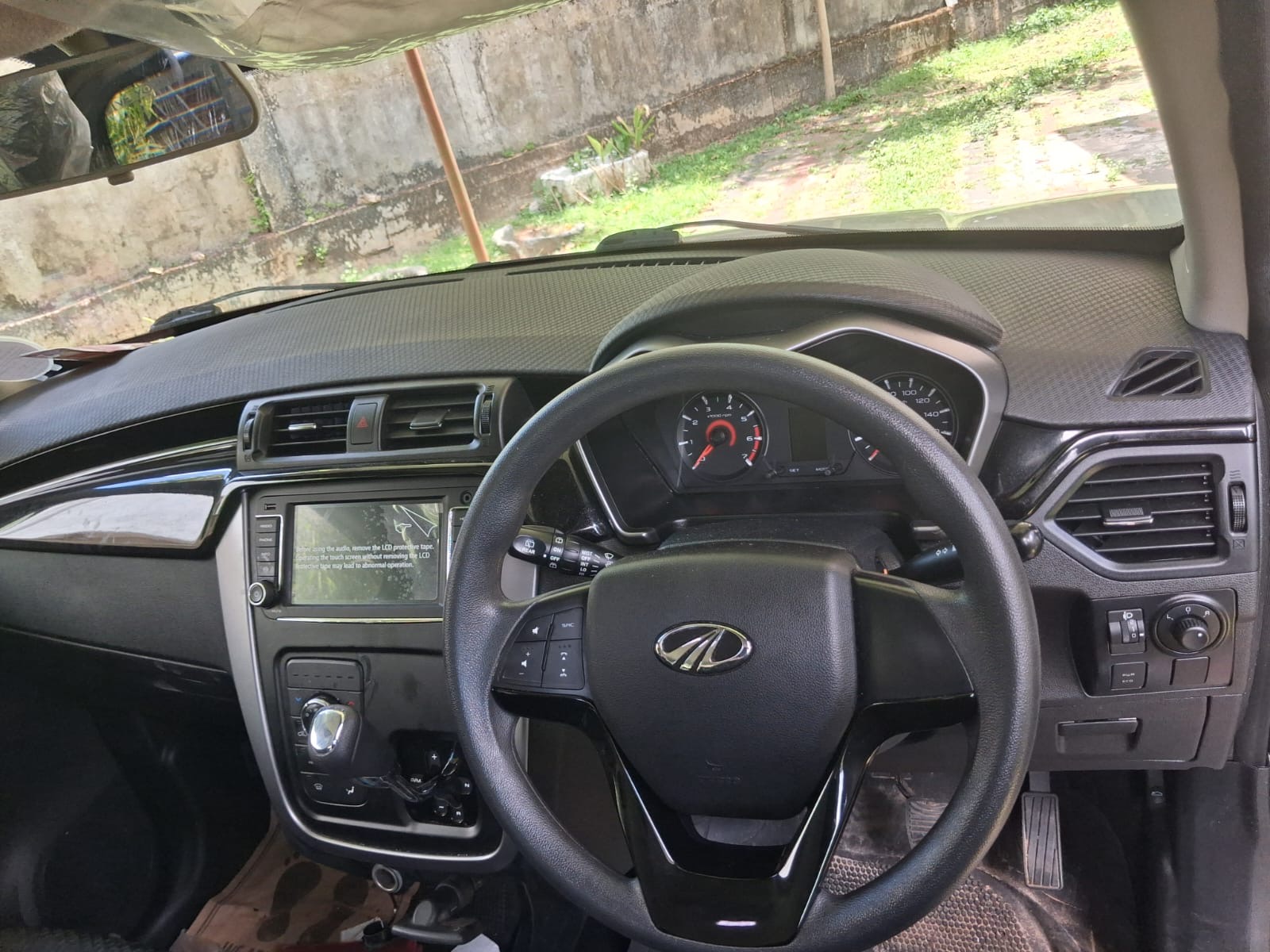 Mahindra KUV 2024 - பயன்படுத்தப்பட்டது SUV sale in Sri Lanka - patpat.lk