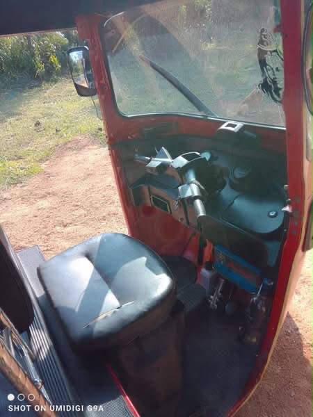 Bajaj 4 stroke 2015 - பயன்படுத்தப்பட்டது முச்சக்கர வண்டி sale in Sri Lanka - patpat.lk