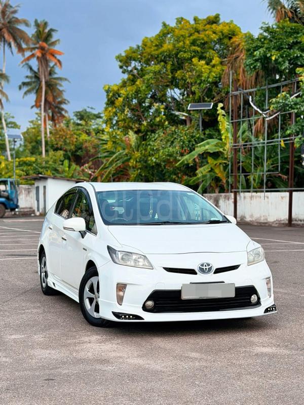Toyota PRIUS S GRADE 2012 - மறுசீரமைக்கப்பட்டது கார் sale in Sri Lanka - patpat.lk