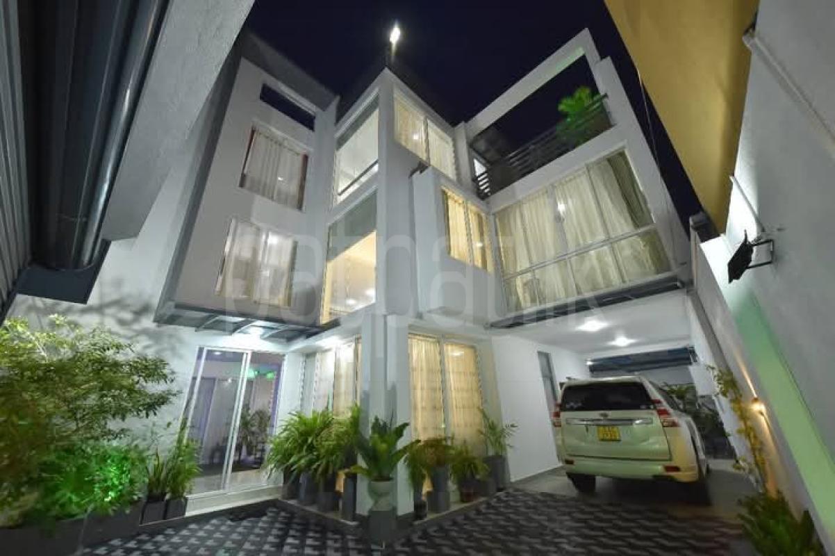 Advertisement image 6