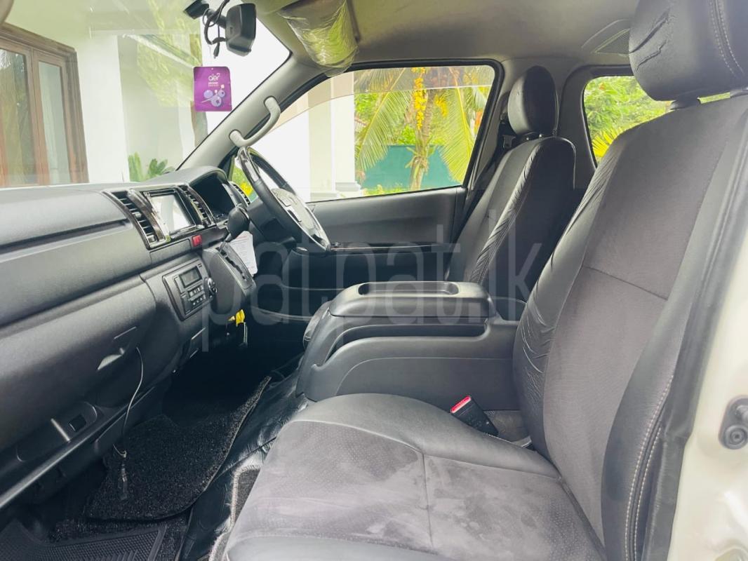 Toyota Hiace 2017 - பயன்படுத்தப்பட்டது வேன் sale in Sri Lanka - patpat.lk