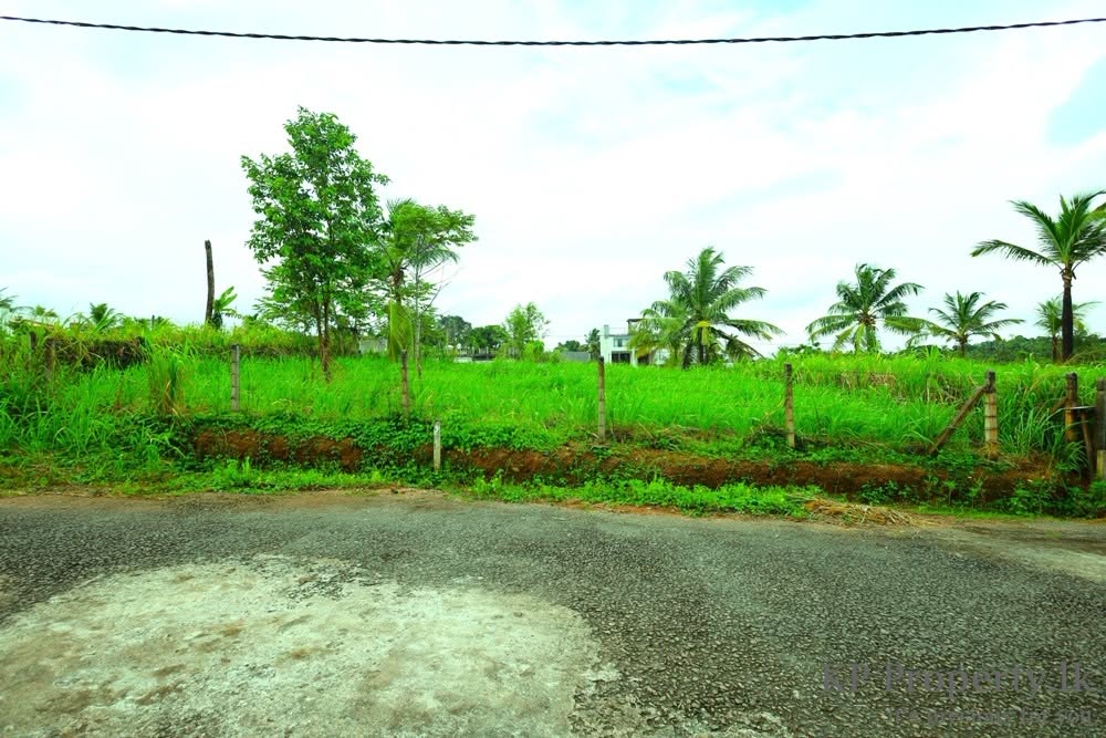 Commercial Land for Sale in Kahathuduwa