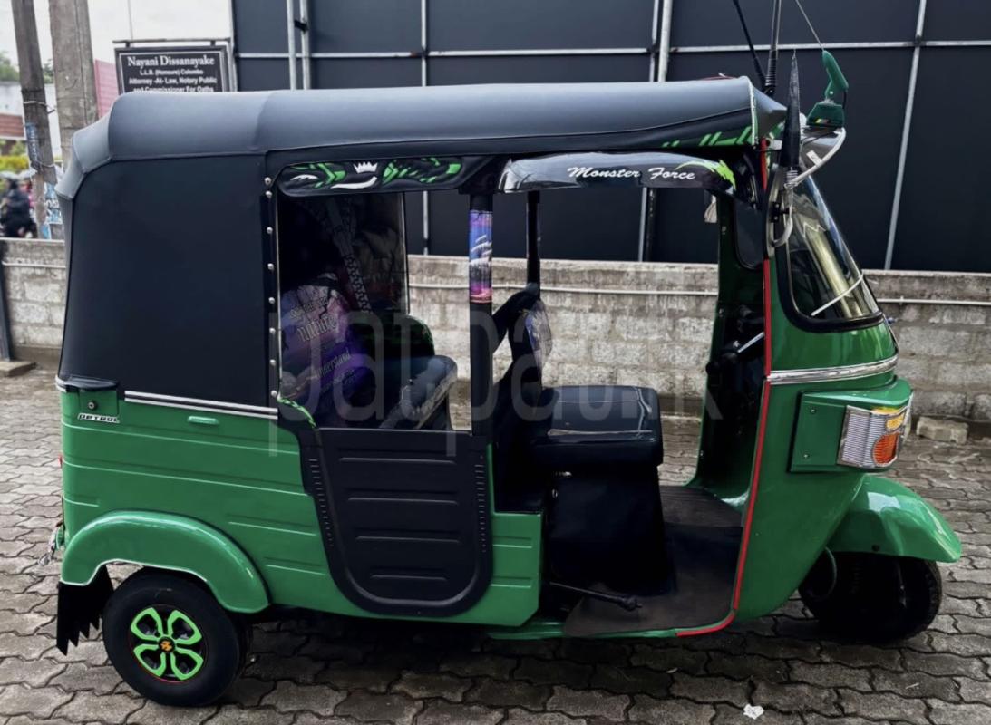 Bajaj Three Wheel 2010 - பயன்படுத்தப்பட்டது முச்சக்கர வண்டி sale in Sri Lanka - patpat.lk