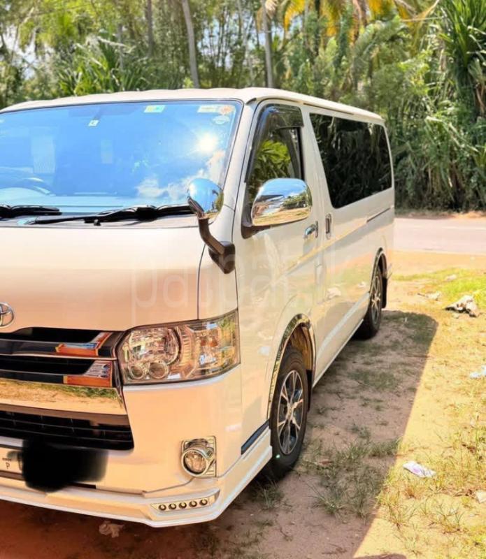Toyota Hiace 2016 - பயன்படுத்தப்பட்டது வேன் sale in Sri Lanka - patpat.lk