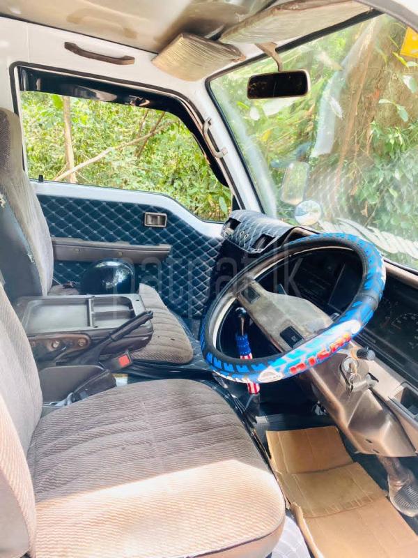 Nissan Caravan 1993 - பயன்படுத்தப்பட்டது வேன் sale in Sri Lanka - patpat.lk