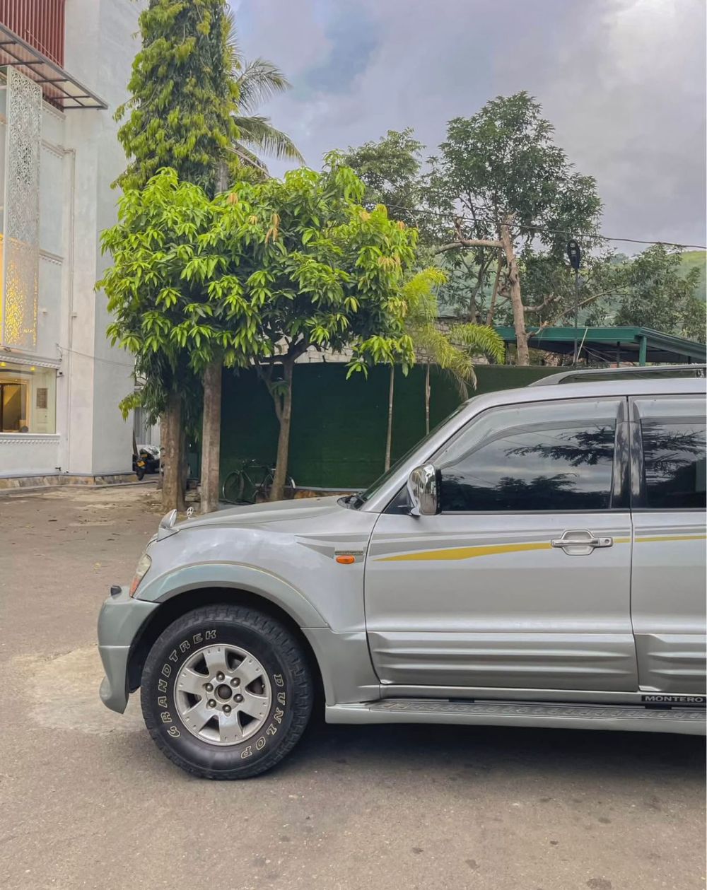 Mitsubishi Montero 2004 - பயன்படுத்தப்பட்டது SUV sale in Sri Lanka - patpat.lk