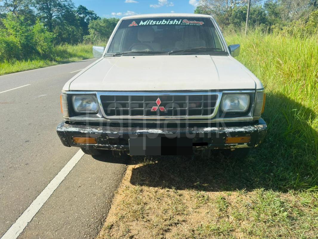 Mitsubishi L200 1988 - பயன்படுத்தப்பட்டது சரக்கு போக்குவரத்து sale in Sri Lanka - patpat.lk