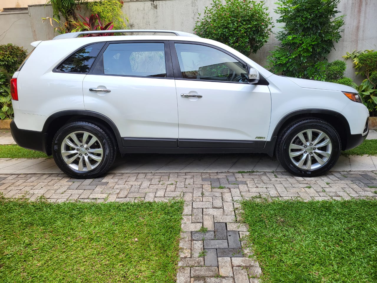 KIA Sorento 2012 - பயன்படுத்தப்பட்டது SUV sale in Sri Lanka - patpat.lk