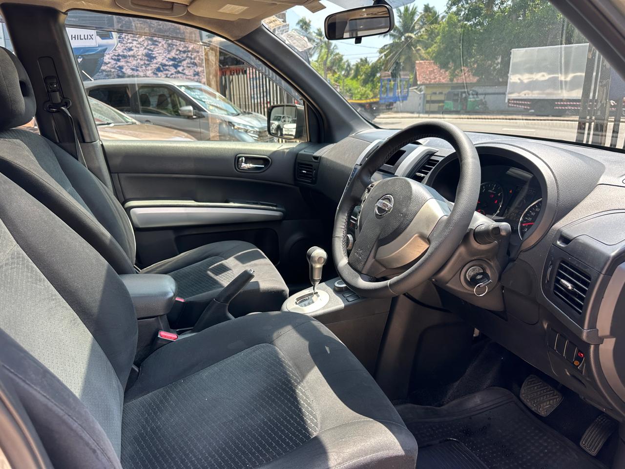 Nissan X Trail 2013 - பயன்படுத்தப்பட்டது SUV sale in Sri Lanka - patpat.lk