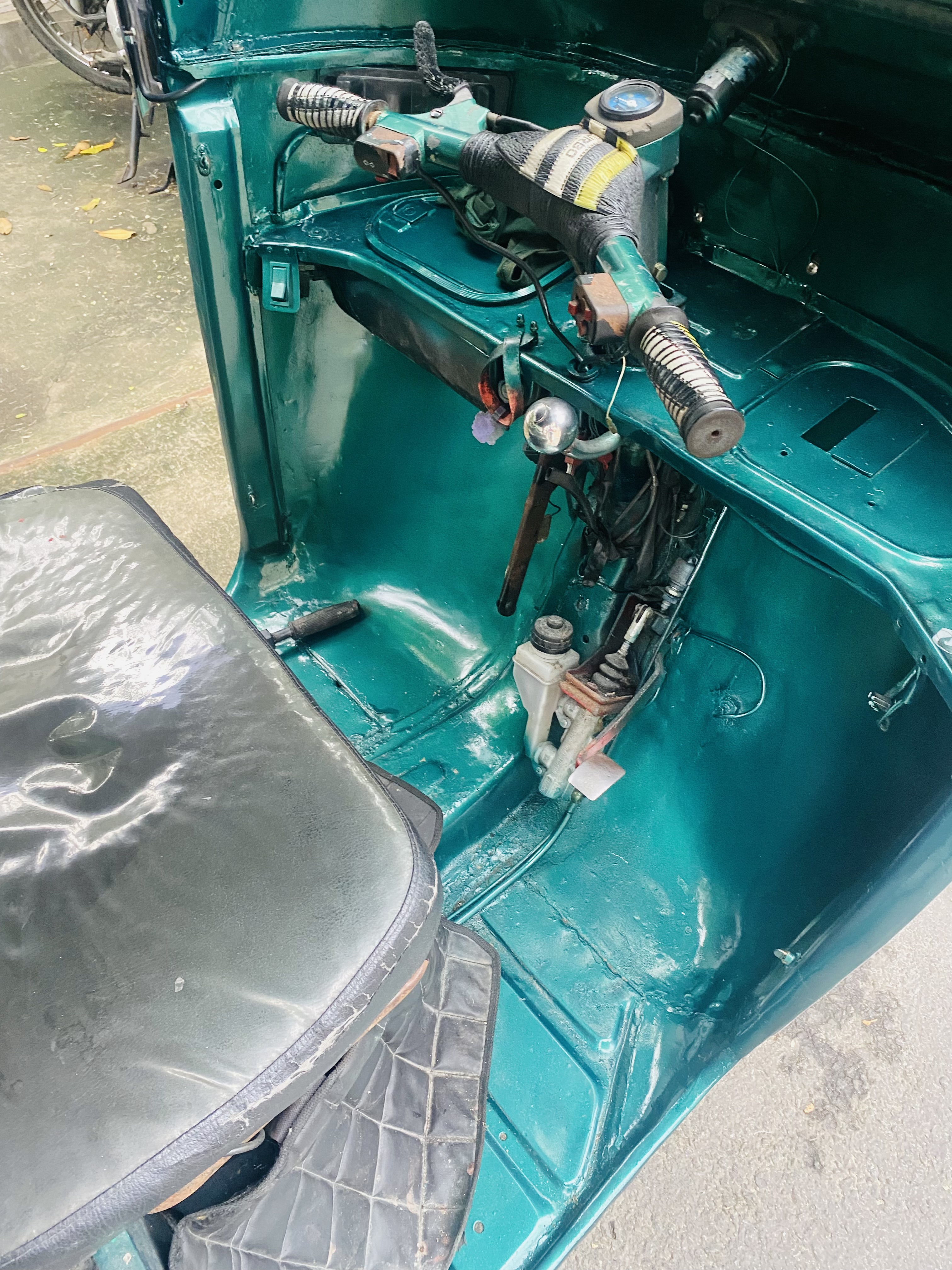 Bajaj 2 stroke 2005 - பயன்படுத்தப்பட்டது முச்சக்கர வண்டி sale in Sri Lanka - patpat.lk