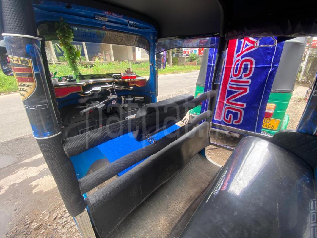 Bajaj 4 stroke 2011 - பயன்படுத்தப்பட்டது முச்சக்கர வண்டி sale in Sri Lanka - patpat.lk