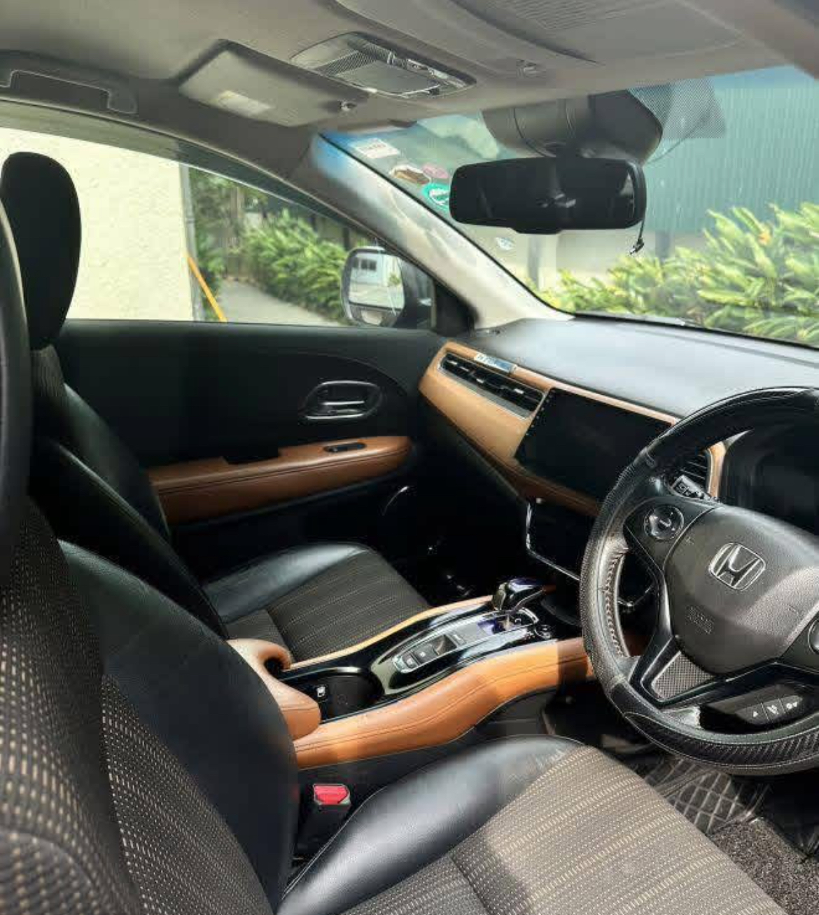 Honda Vezel 2014 - பயன்படுத்தப்பட்டது SUV sale in Sri Lanka - patpat.lk
