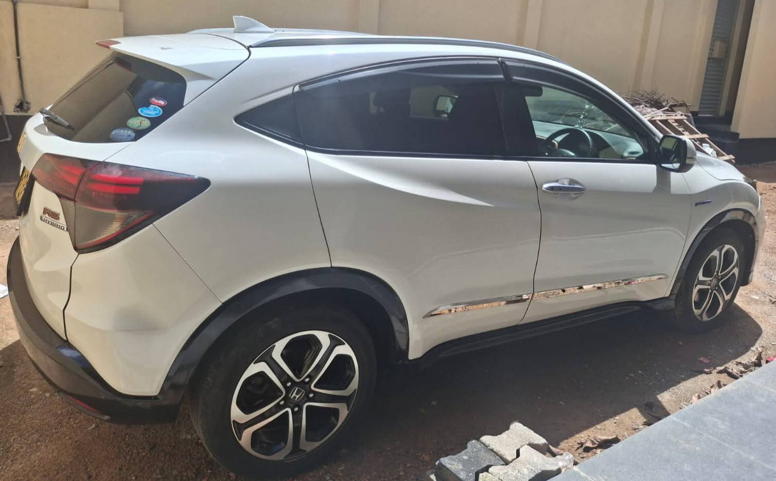 Honda Vezel 2015 - பயன்படுத்தப்பட்டது SUV sale in Sri Lanka - patpat.lk