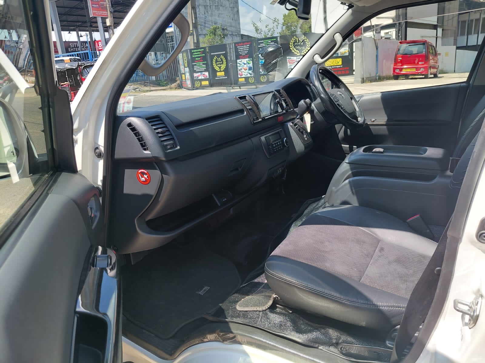 Toyota Hiace 2017 - Used Van sale in Sri Lanka - patpat.lk