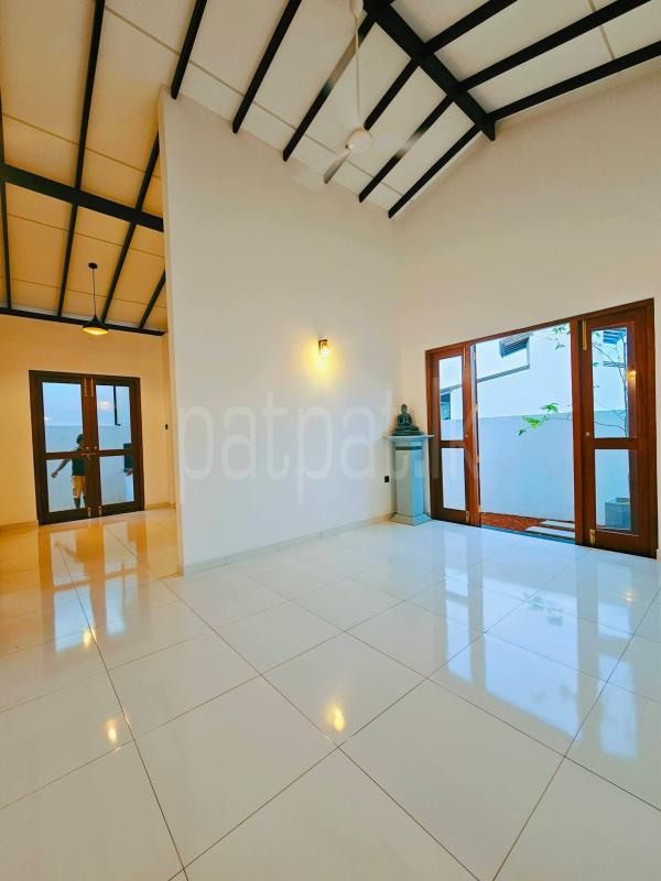 House for Sale in Athurugiriya