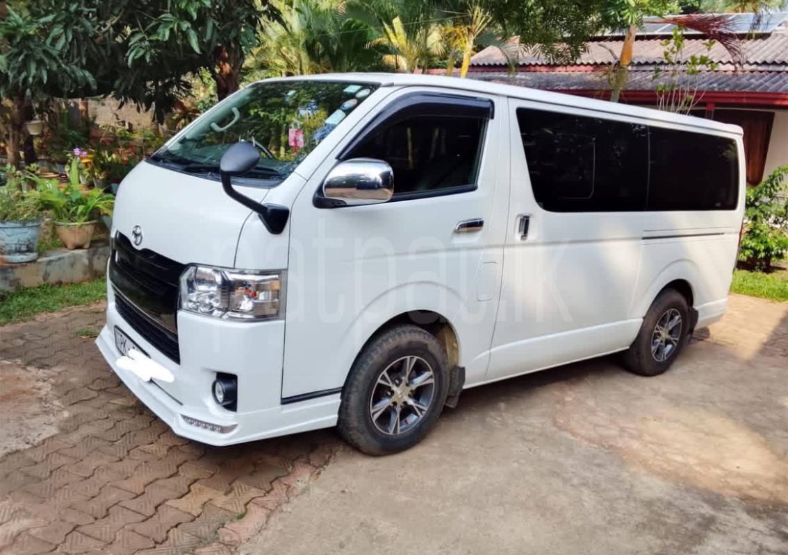 Toyota Hiace 2017 - பயன்படுத்தப்பட்டது வேன் sale in Sri Lanka - patpat.lk