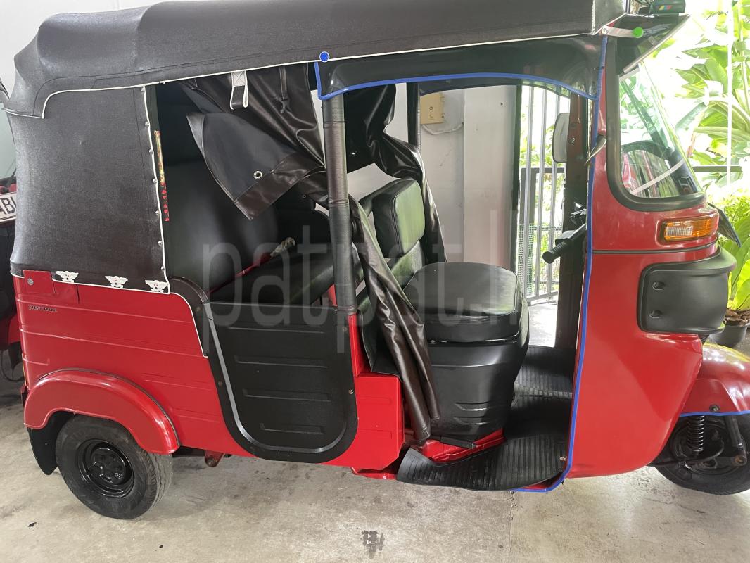Bajaj 4 stroke 2020 - பயன்படுத்தப்பட்டது முச்சக்கர வண்டி sale in Sri Lanka - patpat.lk
