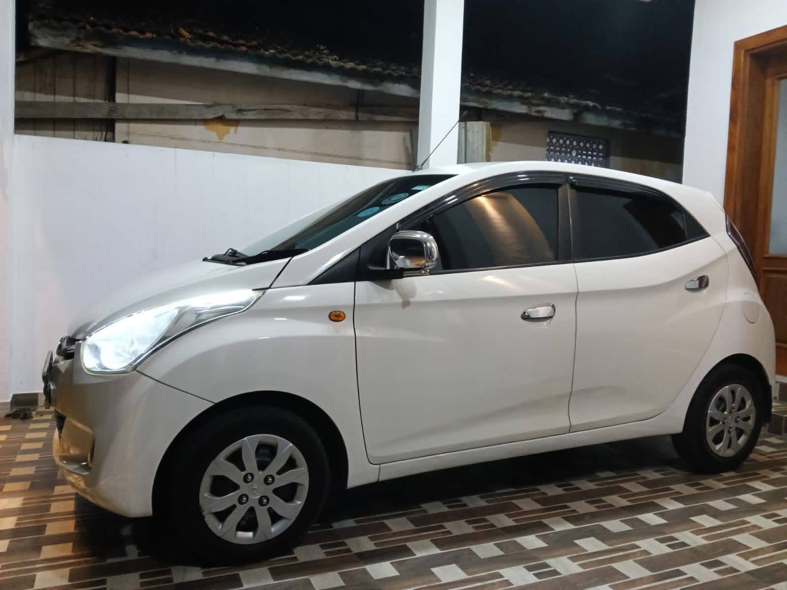 Hyundai Eon 2015 - භාවිතා කරන ලද කාර් sale in Sri Lanka - patpat.lk