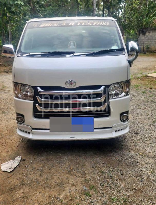 Toyota Hiace 2015 - பயன்படுத்தப்பட்டது வேன் sale in Sri Lanka - patpat.lk