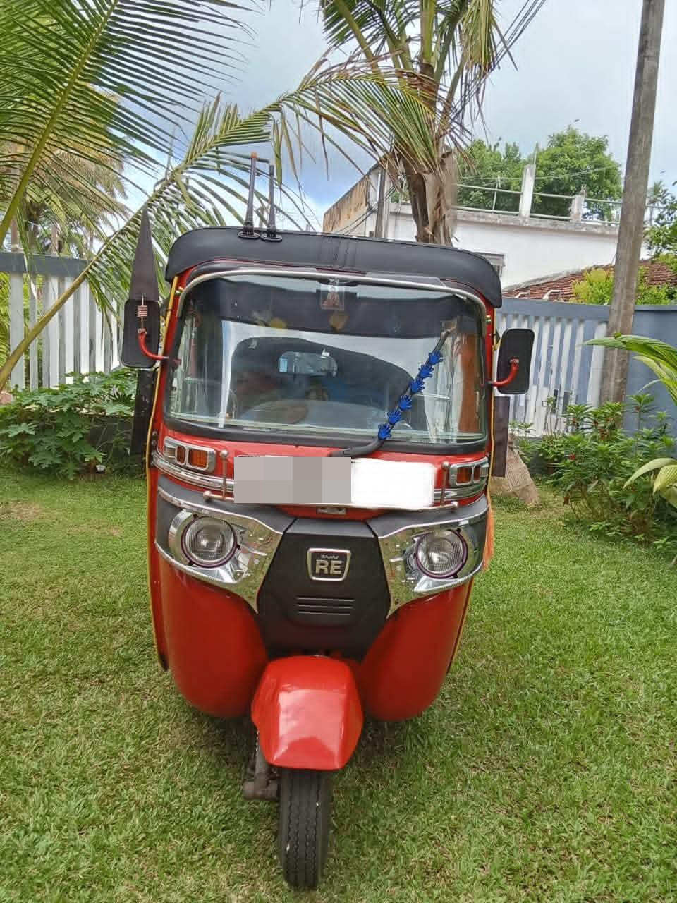 Bajaj Three Wheel 2015 - பயன்படுத்தப்பட்டது முச்சக்கர வண்டி sale in Sri Lanka - patpat.lk