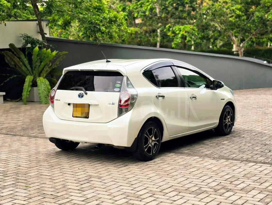 Toyota Aqua 2014 - பயன்படுத்தப்பட்டது கார் sale in Sri Lanka - patpat.lk