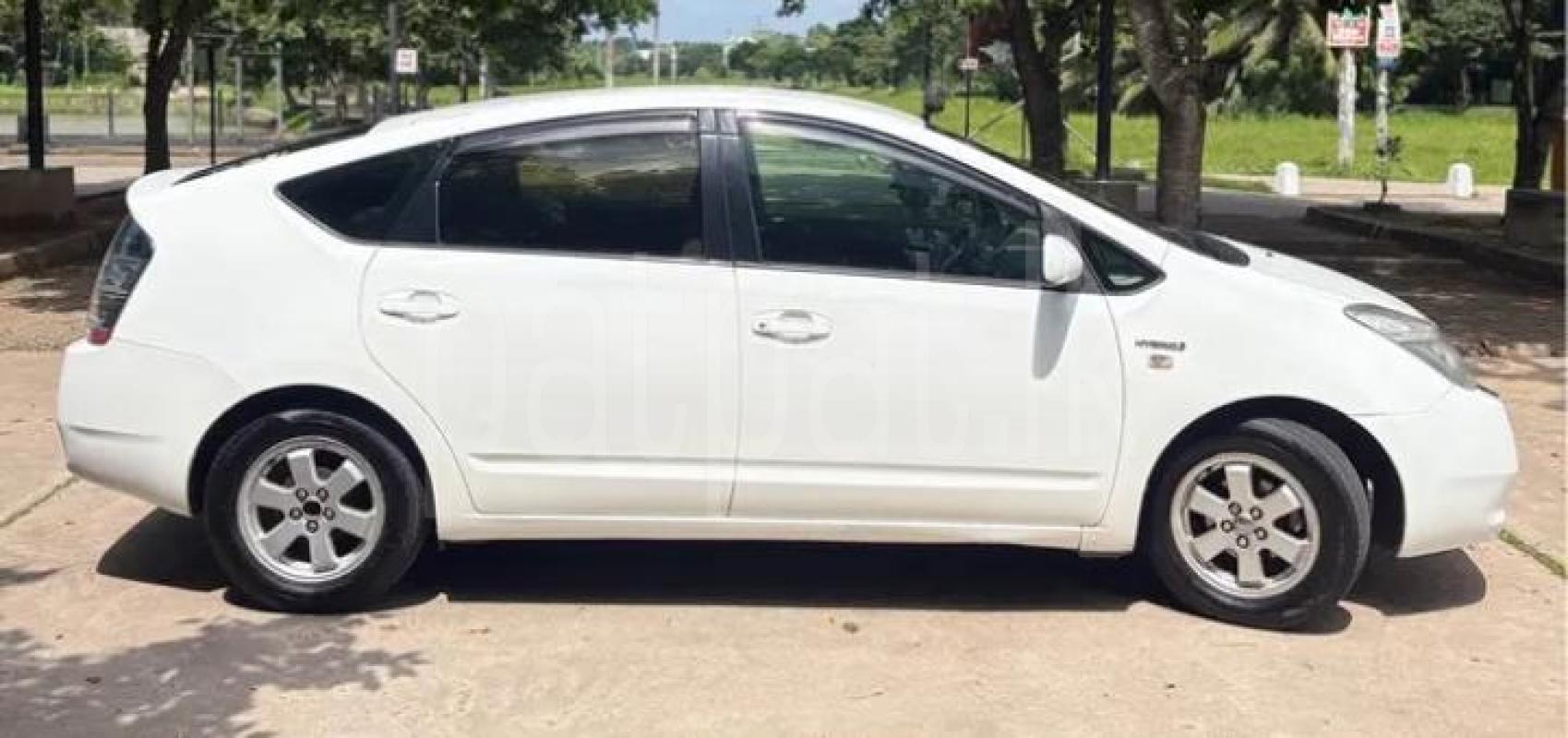 Toyota Prius 2010 - பயன்படுத்தப்பட்டது கார் sale in Sri Lanka - patpat.lk