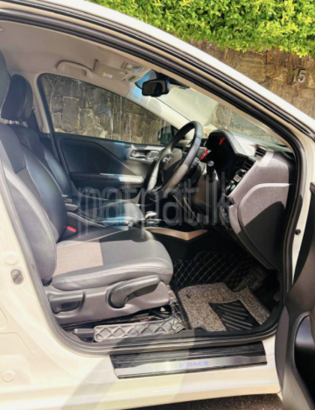 Honda Grace 2017 - භාවිතා කරන ලද කාර් sale in Sri Lanka - patpat.lk