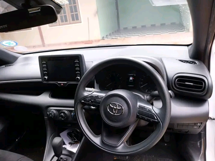 Toyota Yaris 2023 - භාවිතා කරන ලද කාර් sale in Sri Lanka - patpat.lk