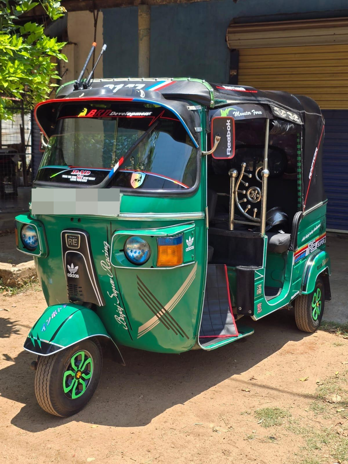 Bajaj Three Wheel 2010 ads-image-1