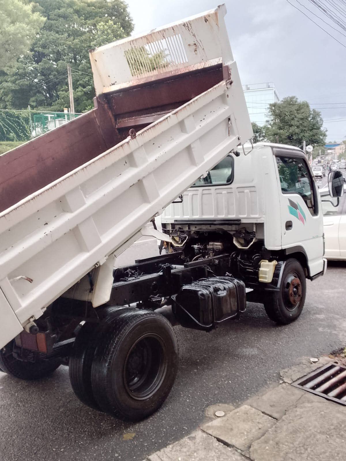 Isuzu ELF 2004 - பயன்படுத்தப்பட்டது டிரக் sale in Sri Lanka - patpat.lk