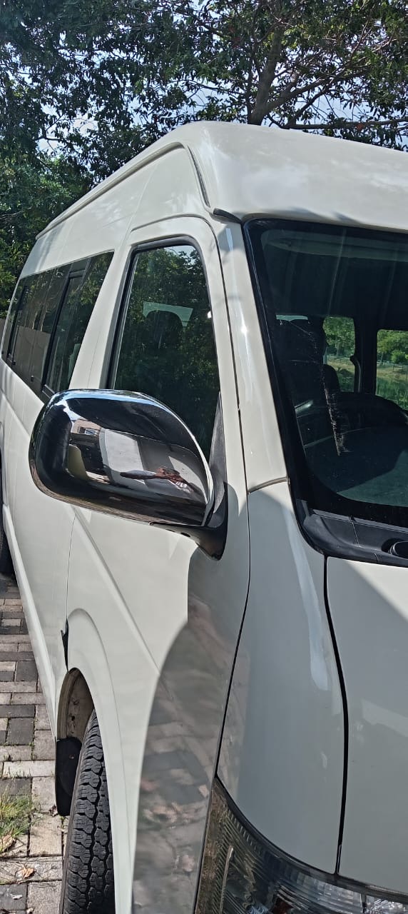 Toyota Hiace 2011 - භාවිතා කරන ලද වෑන් රථය sale in Sri Lanka - patpat.lk