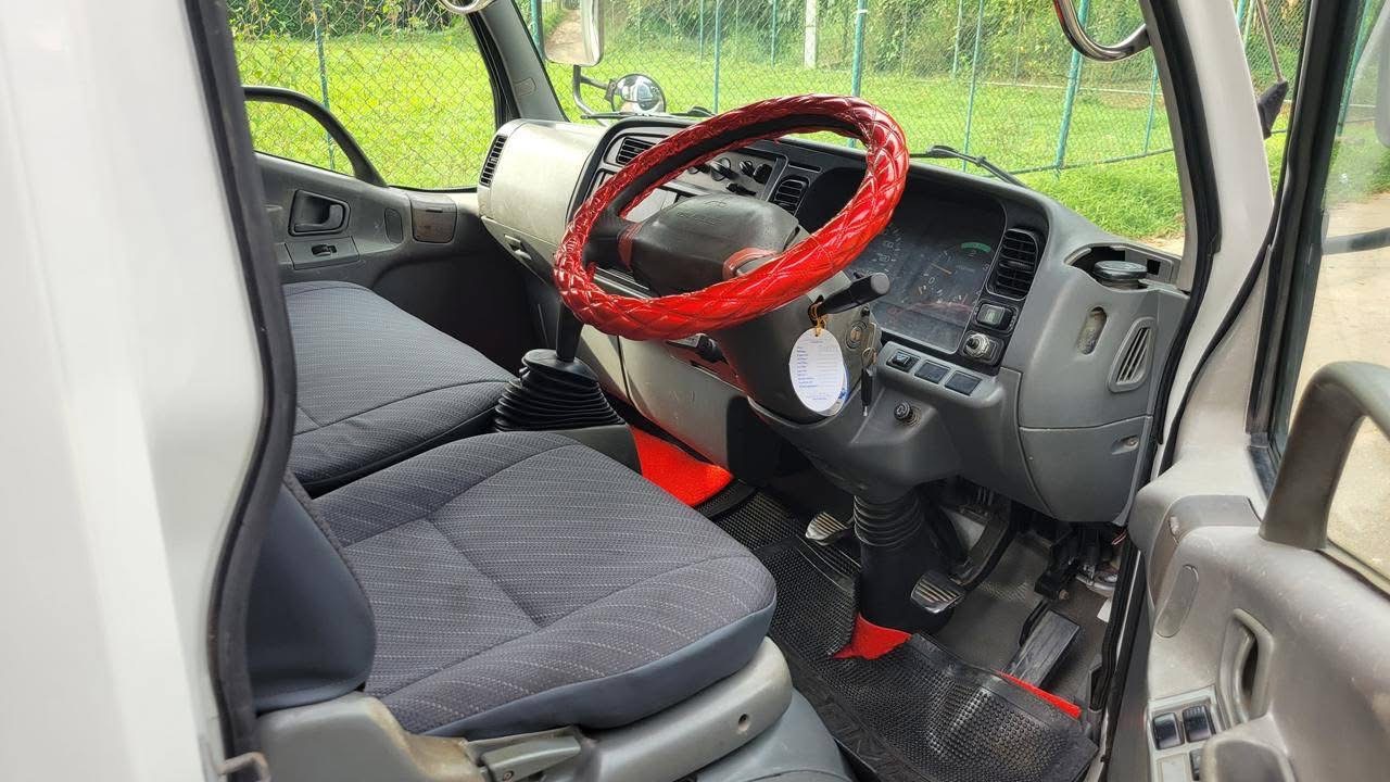 Mitsubishi Canter 2002 - பயன்படுத்தப்பட்டது டிரக் sale in Sri Lanka - patpat.lk