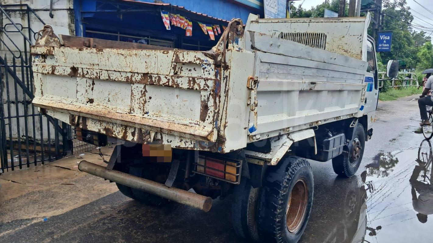 Mitsubishi Canter 1992 - பயன்படுத்தப்பட்டது டிரக் sale in Sri Lanka - patpat.lk