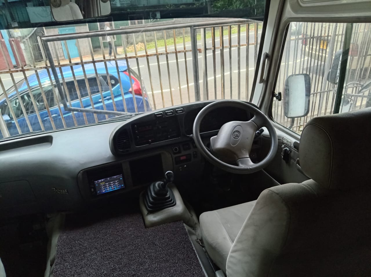 Toyota Coaster 2002 - பயன்படுத்தப்பட்டது பஸ் sale in Sri Lanka - patpat.lk