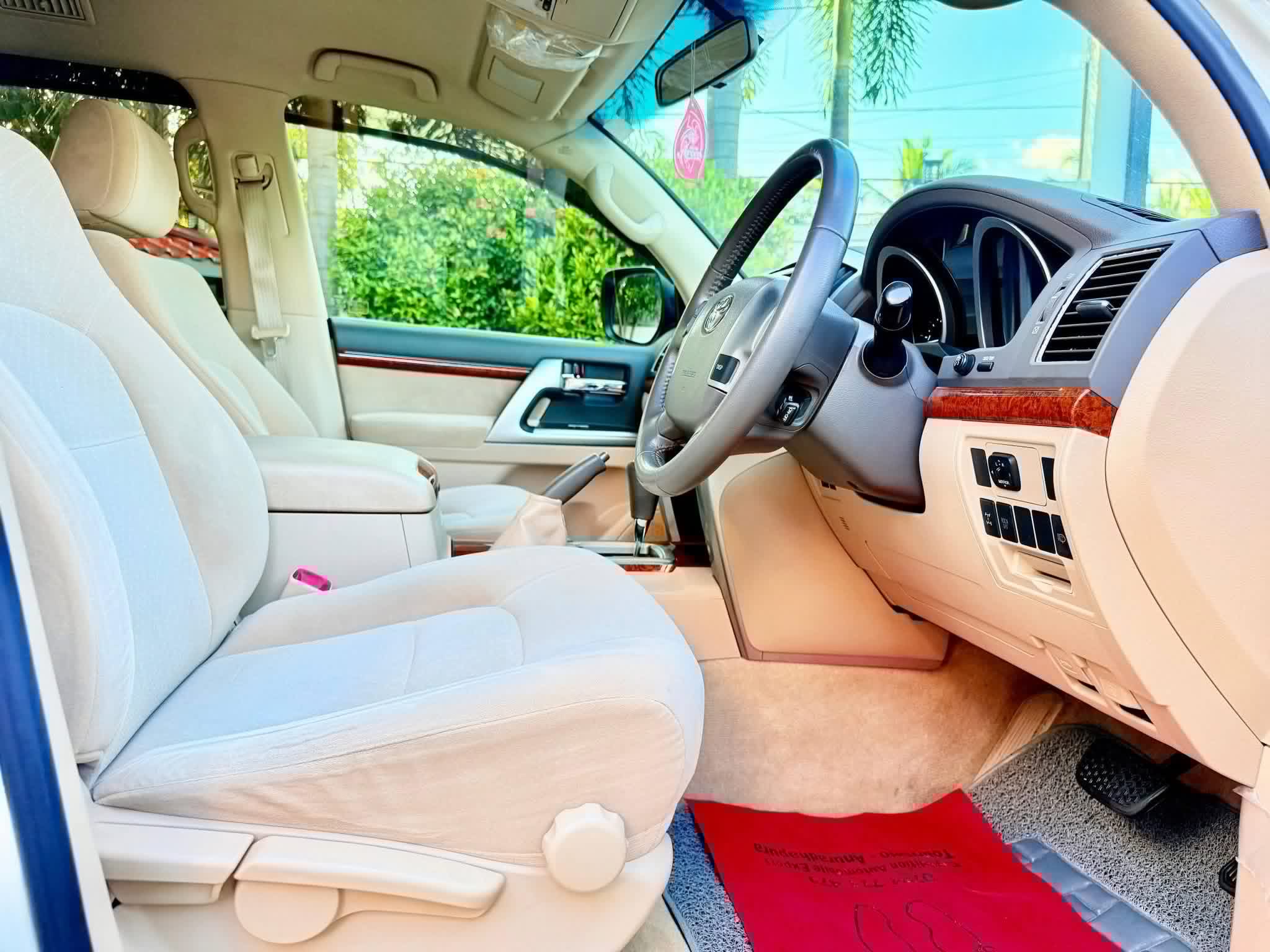 Toyota Land Cruiser 2013 - பயன்படுத்தப்பட்டது SUV sale in Sri Lanka - patpat.lk