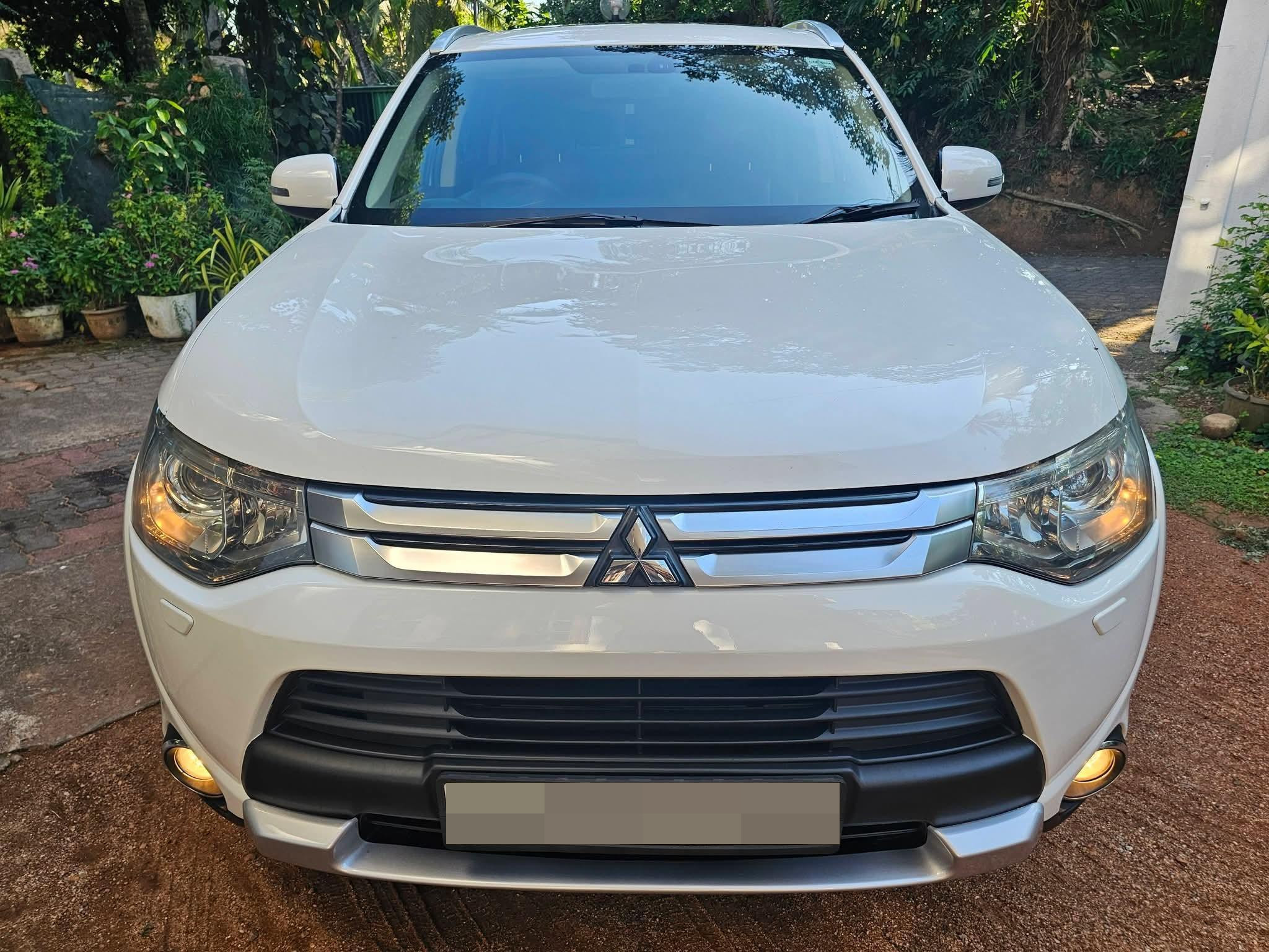 Mitsubishi Outlander 2014 - භාවිතා කරන ලද SUV රථය sale in Sri Lanka - patpat.lk
