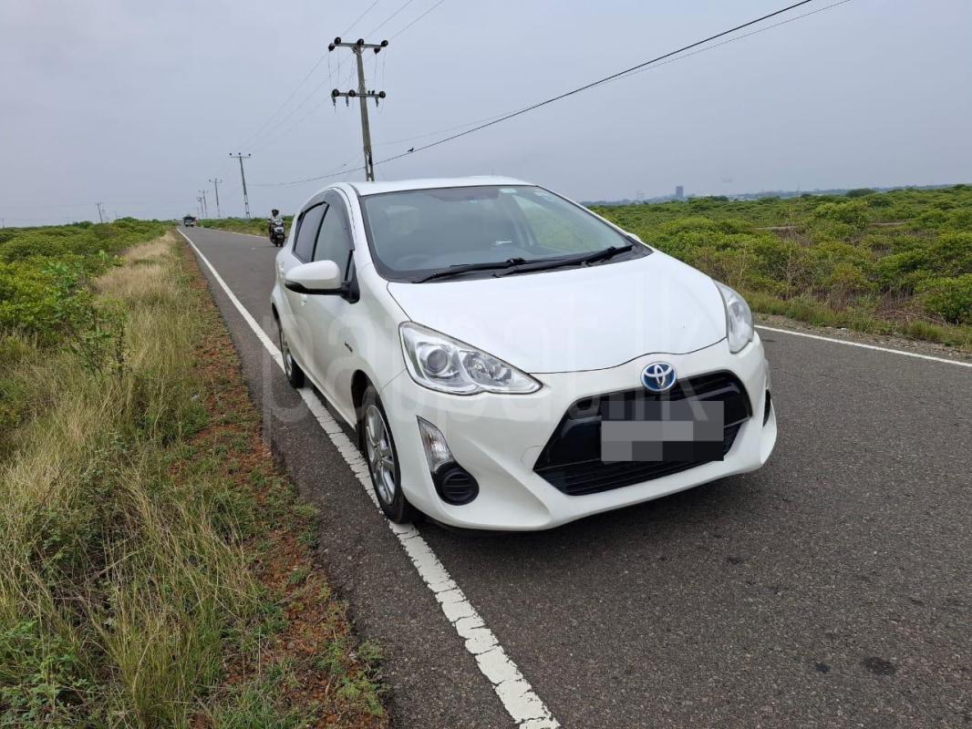 Toyota Aqua 2015 - பயன்படுத்தப்பட்டது கார் sale in Sri Lanka - patpat.lk